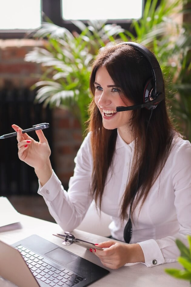 //globallinkrecruitment.com/wp-content/uploads/2025/02/portrait-woman-customer-service-worker_2.jpg
